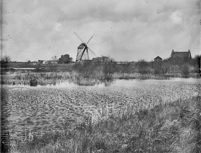 128059 Gezicht op de molen Gabriël (Voorste Molen) aan de Kortenhoefse Zuwe tussen Vreeland en Kortenhoef (provincie ...